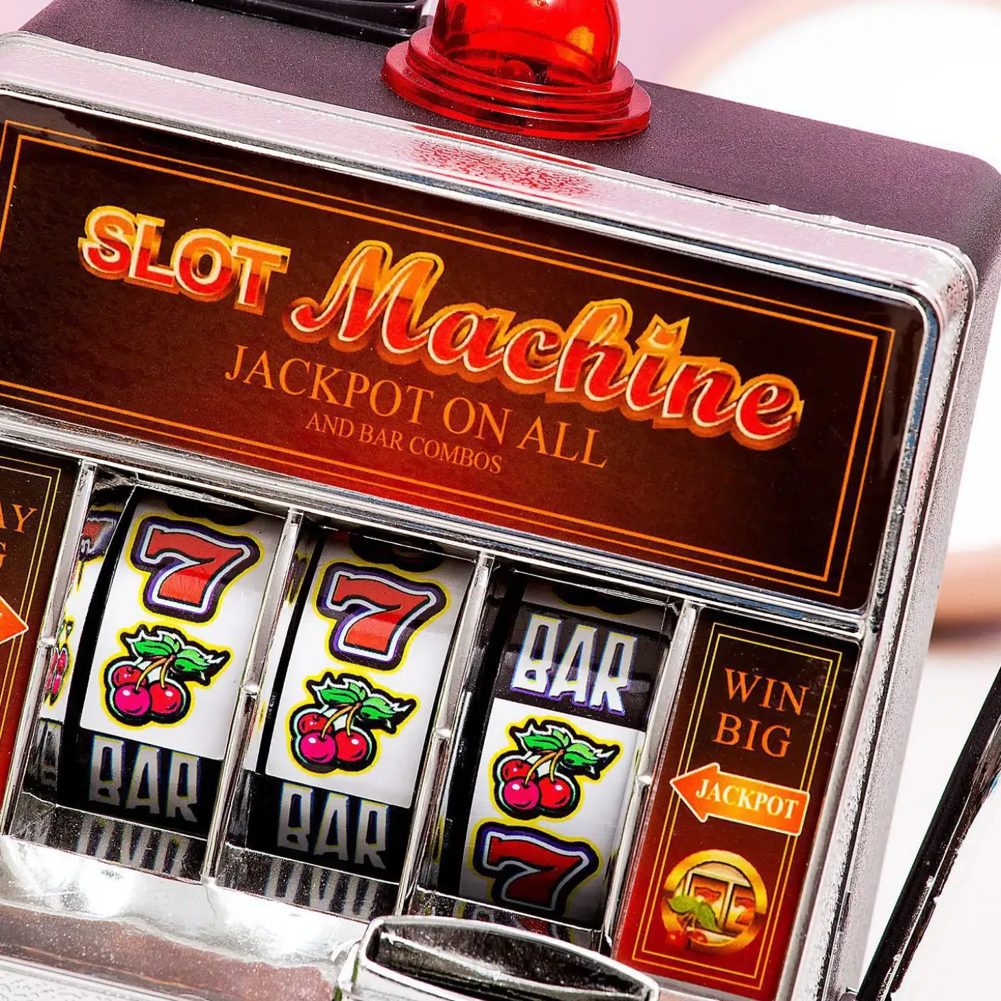 Gokautomaat drankspel met shotglaasjes