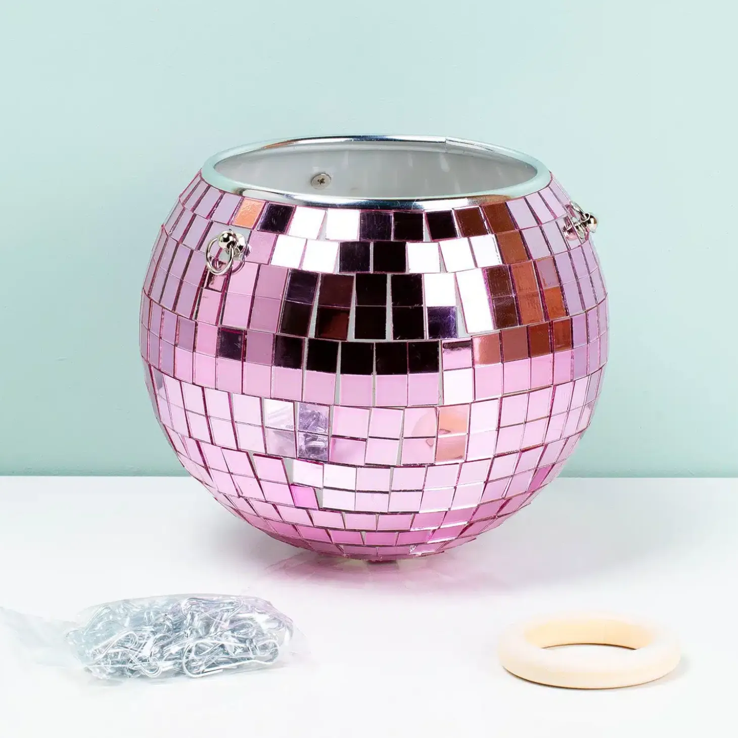 Hangende discobal bloempot