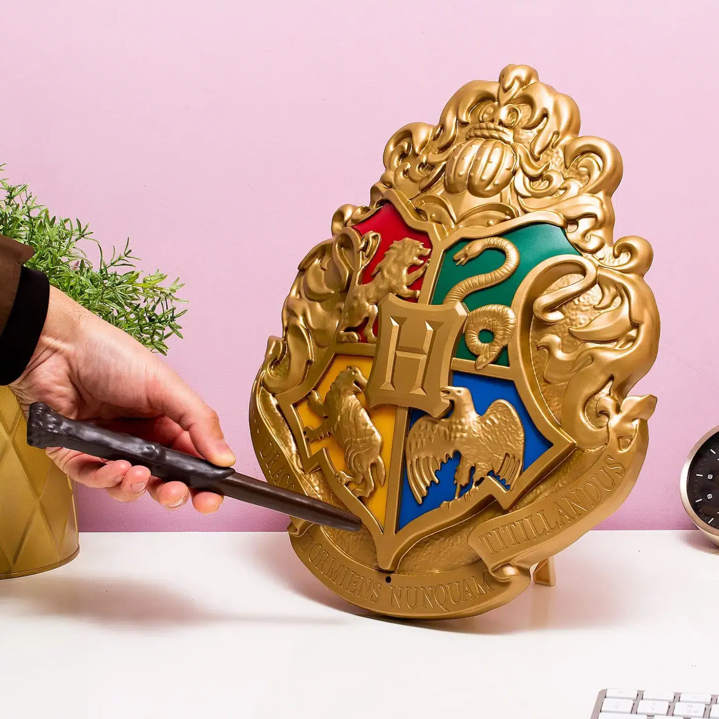 Harry Potter Hogwarts Crest lamp